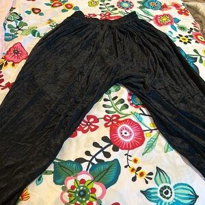 Never worn. 90s Vintage crushed “velvet” trousers Benelton. Made in Italy.🇮🇹